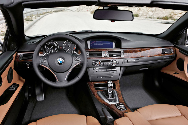 2011_BMW_3_series_interior