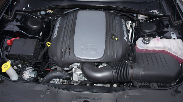 2015-Dodge-Charger-RT-Plus-engine