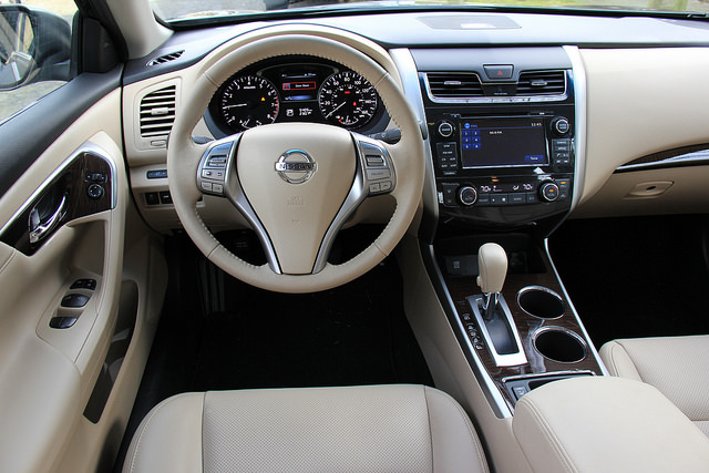 2015_nissan_altima_sedan_interior_steering_wheel