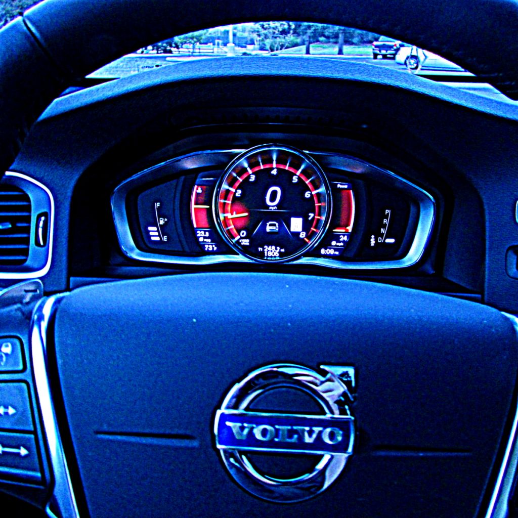 2015_Volvo_S60_dash