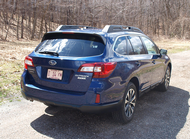 2015-Subaru-Outback-2-5i-Limited-rear-corner